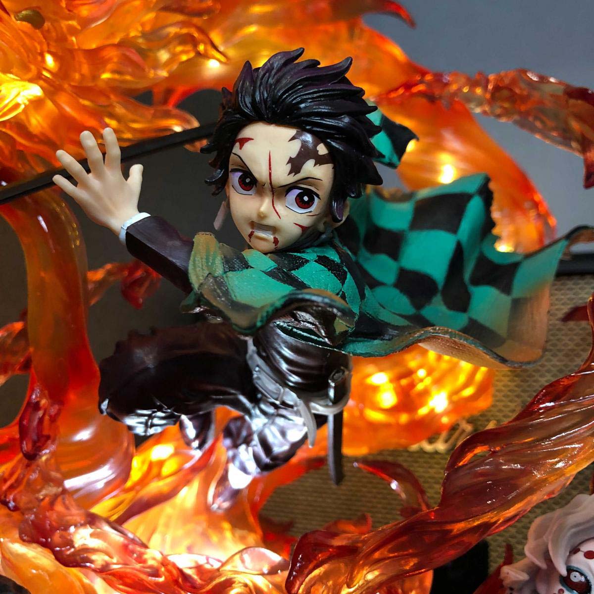 Demon Slayer : Tanjiro Kamado 30 cm fire dragon light up action figure