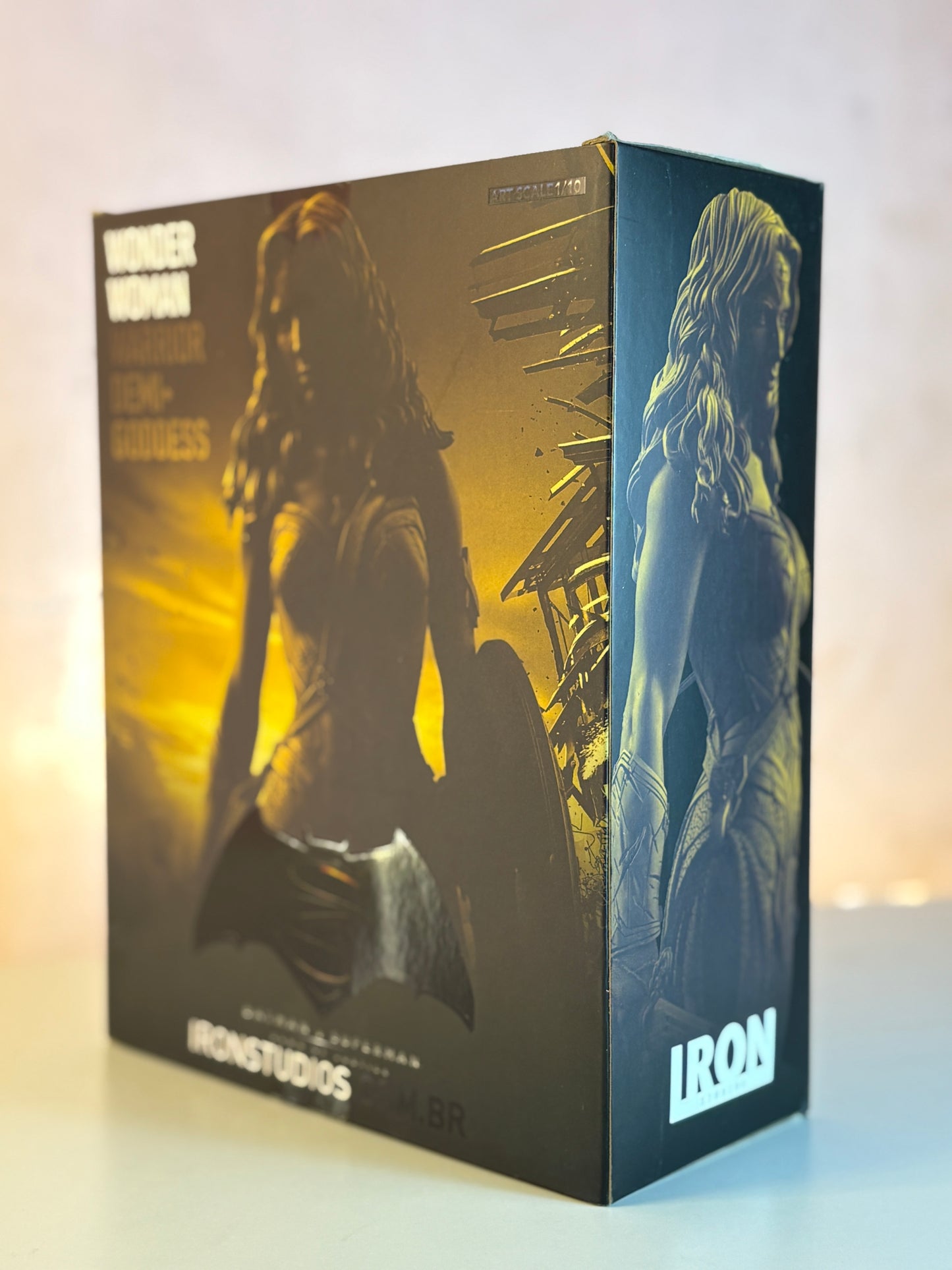20 cm Wonder Woman Action Figure with Sword, Shield & LED Base – DC Justice League Hero Collectible
