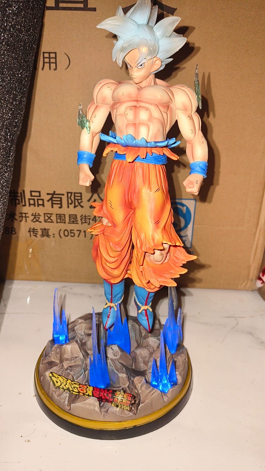 DRAGONBALL : Goku Ultra Instinct 32 cm Premium Lighup Action Figure