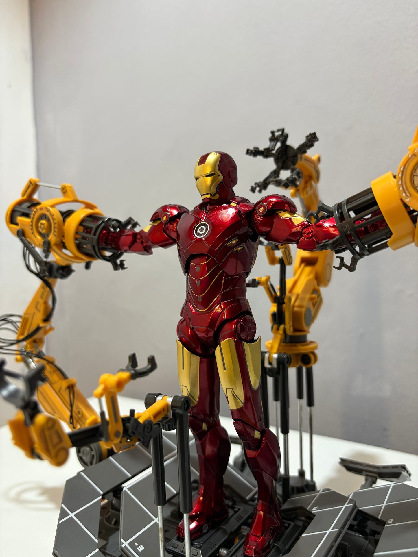 ZD Toys Iron Man Mark 4 With Suit-Up Gantry