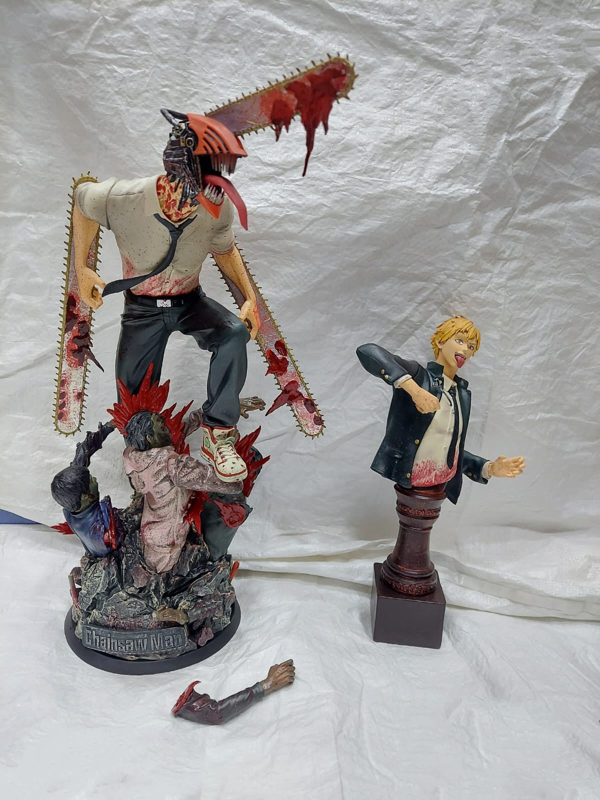CHAINSAW MAN Premium 40 Action Figure & 26 cm side figure