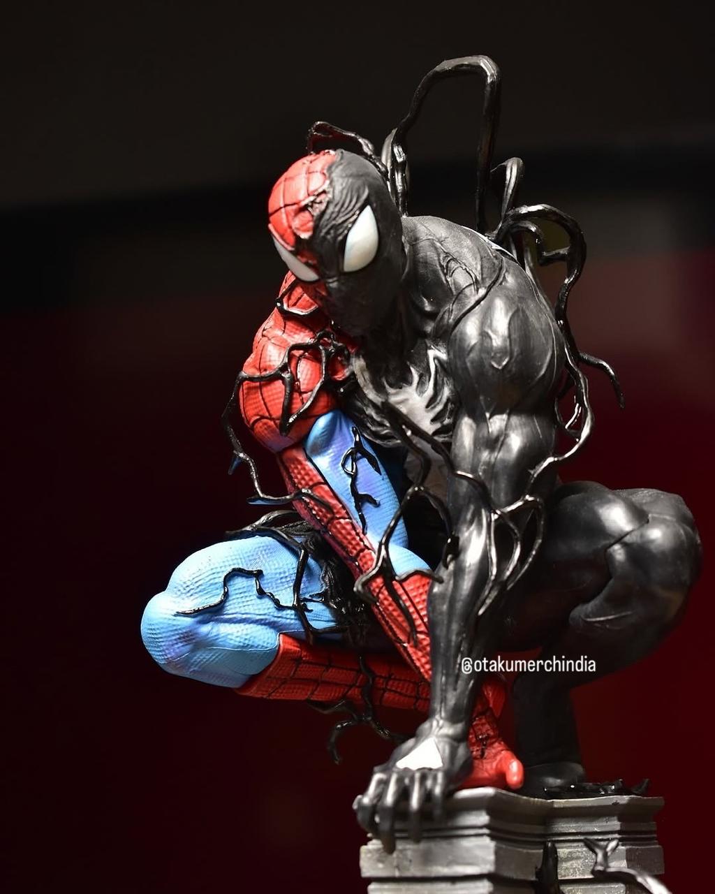 Spider-Man vs. Venom 40cm Premium Action Figure
