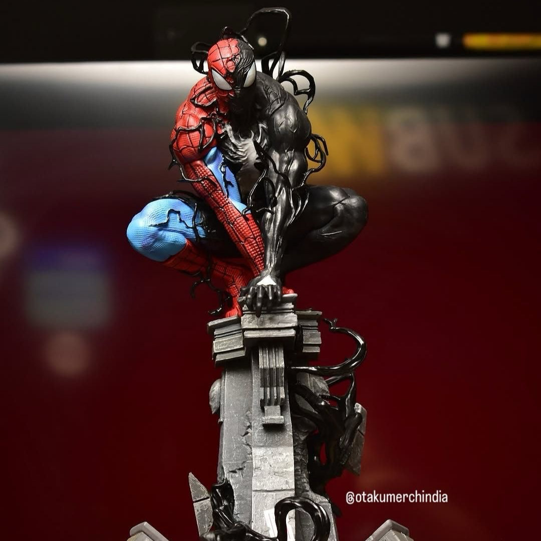 Spider-Man vs. Venom 40cm Premium Action Figure