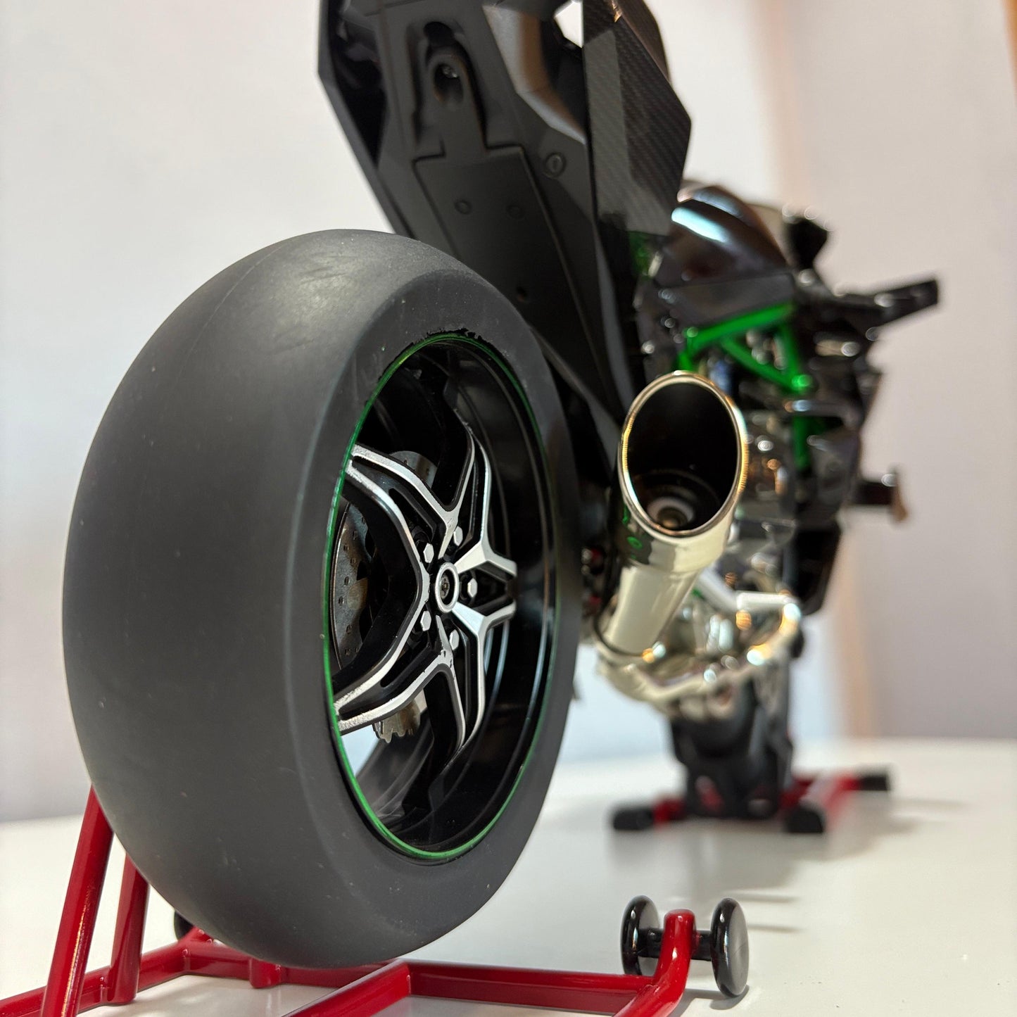 Kawasaki Ninja H2R 1/6 Scale Die-Cast Model Bike – Premium Collectible Superbike Replica