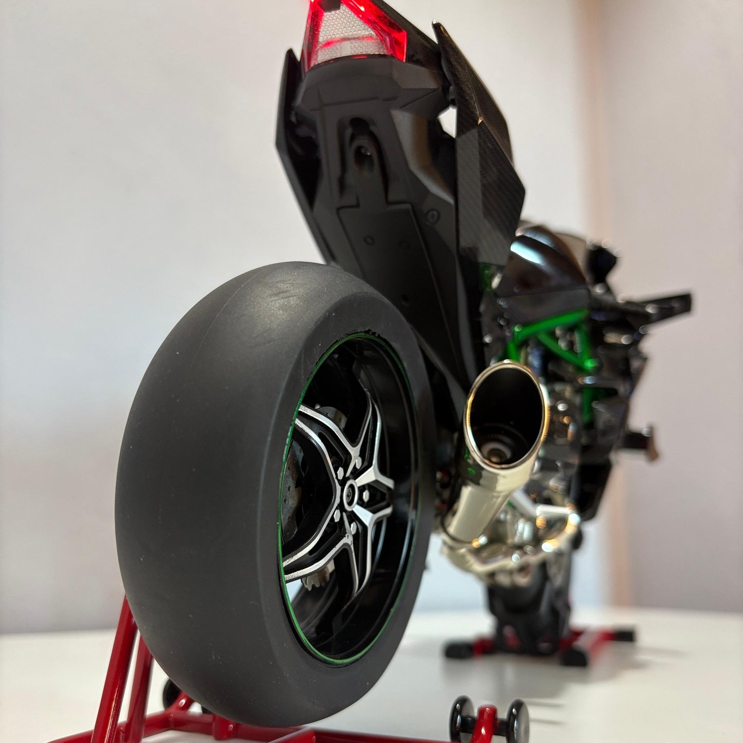 Kawasaki Ninja H2R 1/6 Scale Die-Cast Model Bike – Premium Collectible Superbike Replica
