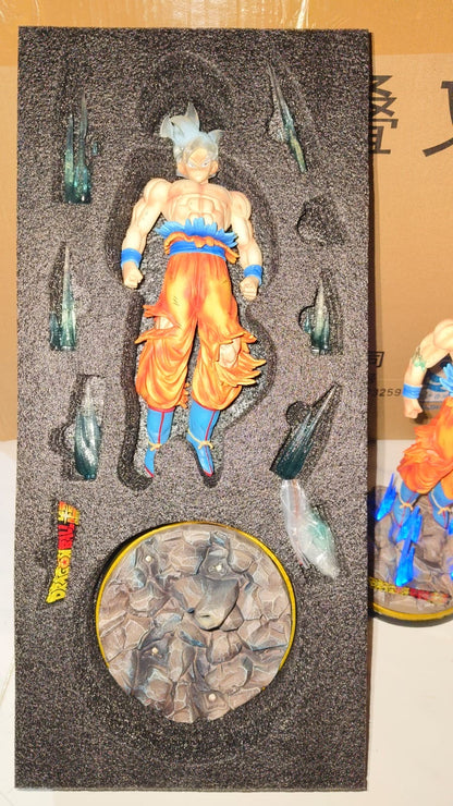 DRAGONBALL : Goku Ultra Instinct 32 cm Premium Lighup Action Figure
