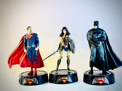 20 cm Wonder Woman Action Figure with Sword, Shield & LED Base – DC Justice League Hero Collectible