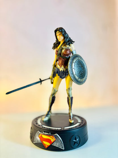 20 cm Wonder Woman Action Figure with Sword, Shield & LED Base – DC Justice League Hero Collectible