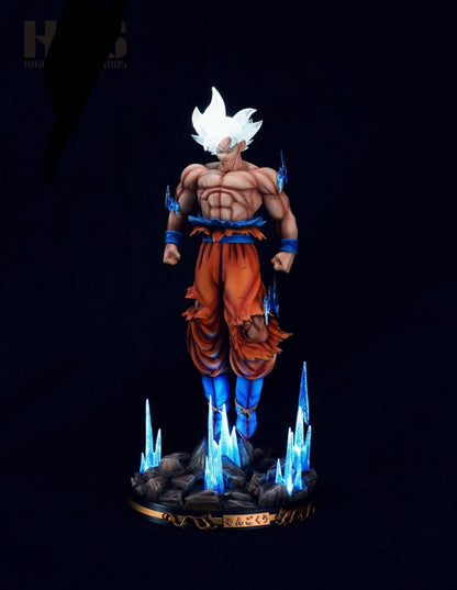 DRAGONBALL : Goku Ultra Instinct 32 cm Premium Lighup Action Figure