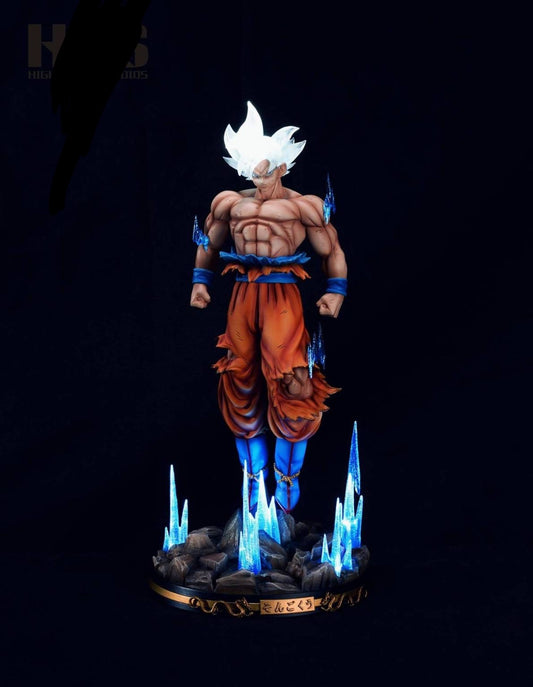 DRAGONBALL : Goku Ultra Instinct 32 cm Premium Lighup Action Figure