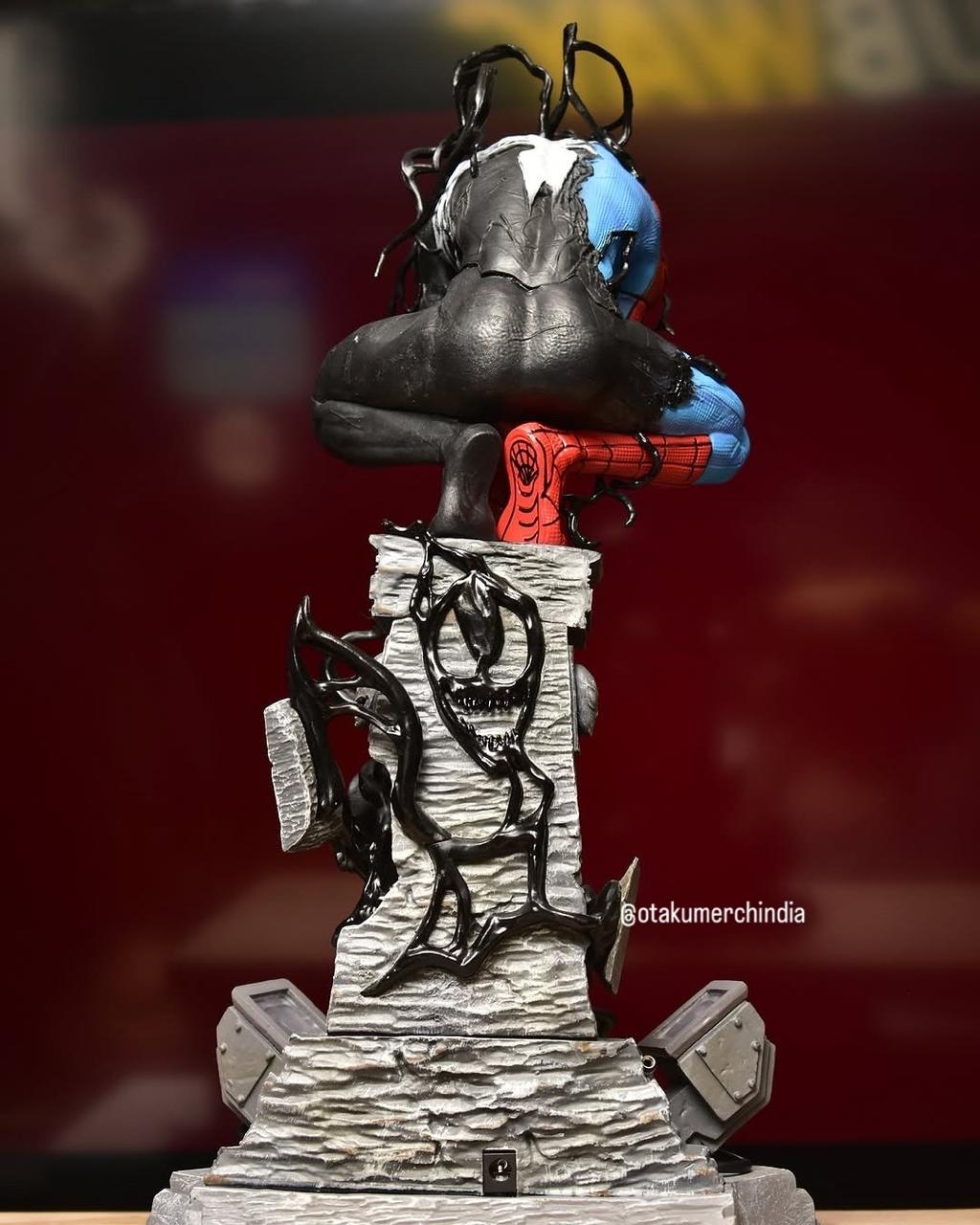 Spider-Man vs. Venom 40cm Premium Action Figure