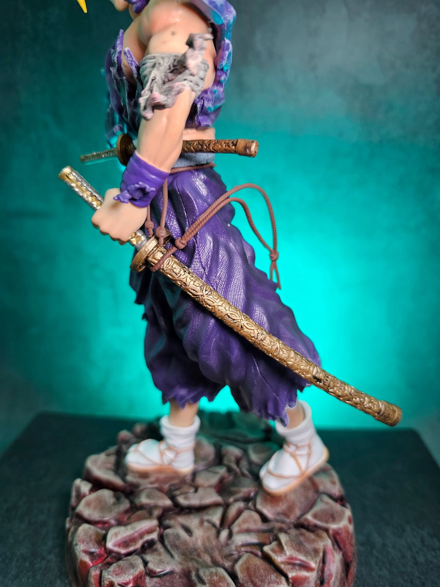 Super Saiyan 2 Gohan Figure – 28cm Dragon Ball Z Battle Damaged Collectible