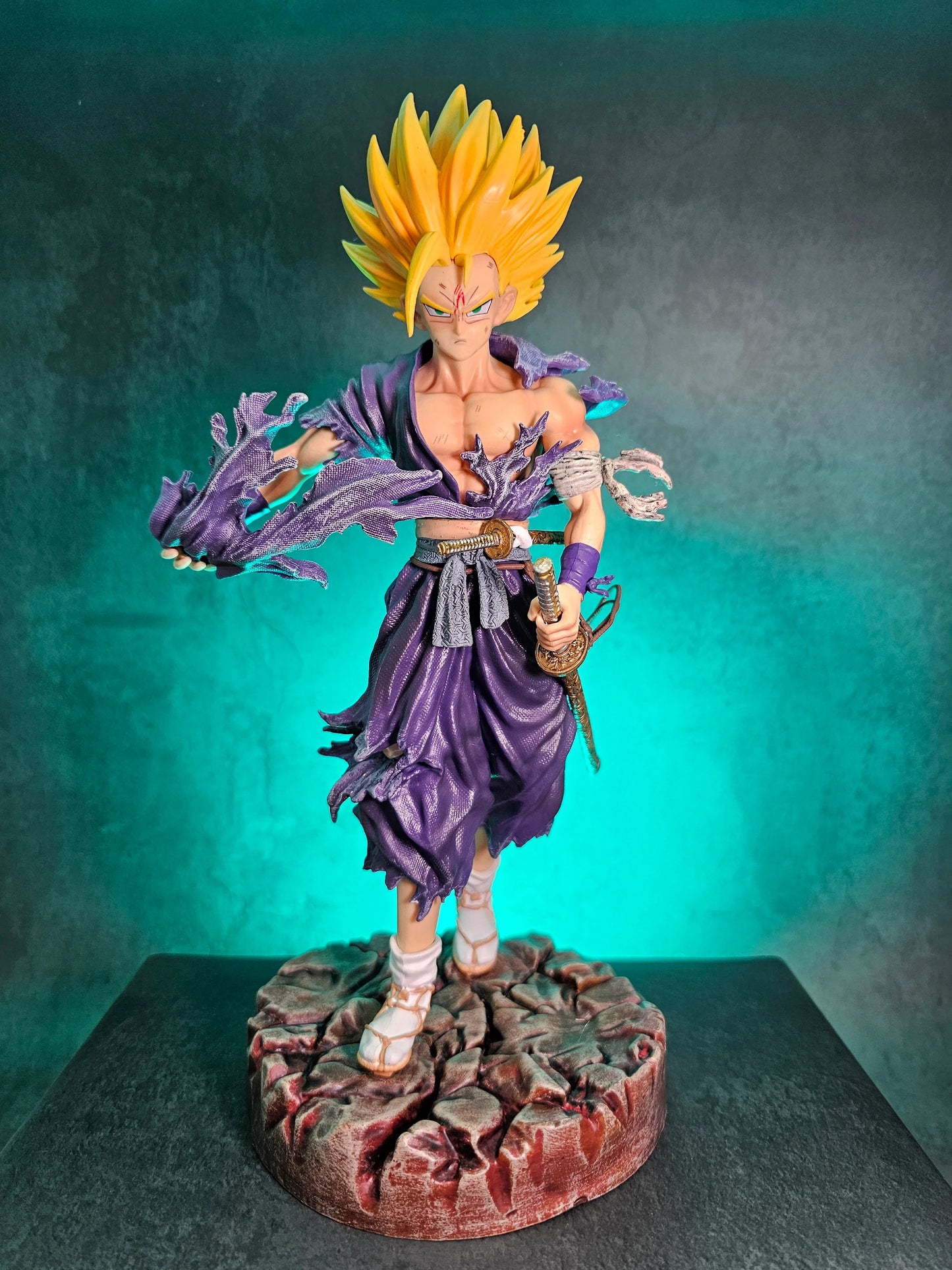 Super Saiyan 2 Gohan Figure – 28cm Dragon Ball Z Battle Damaged Collectible