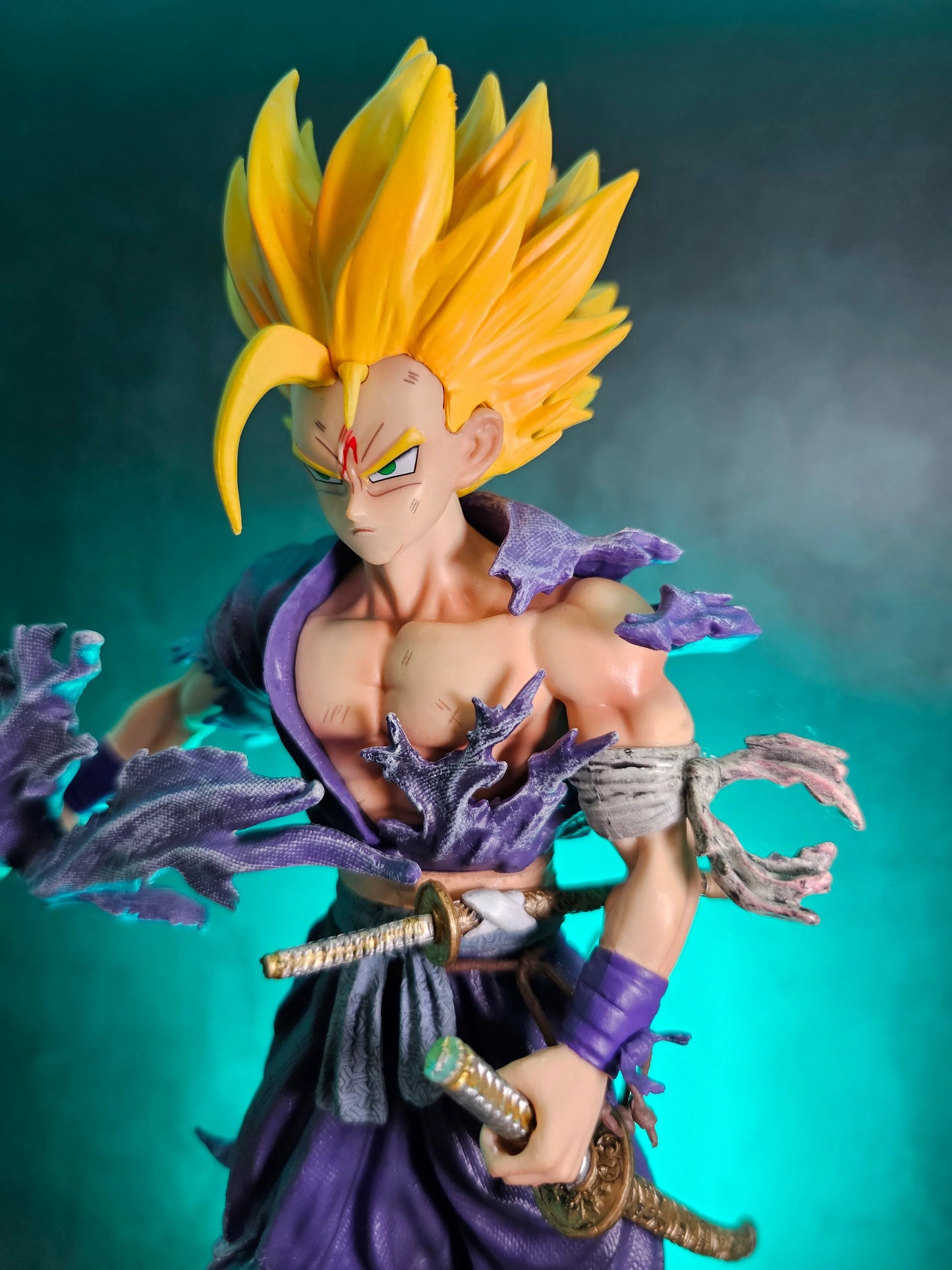 Super Saiyan 2 Gohan Figure – 28cm Dragon Ball Z Battle Damaged Collectible
