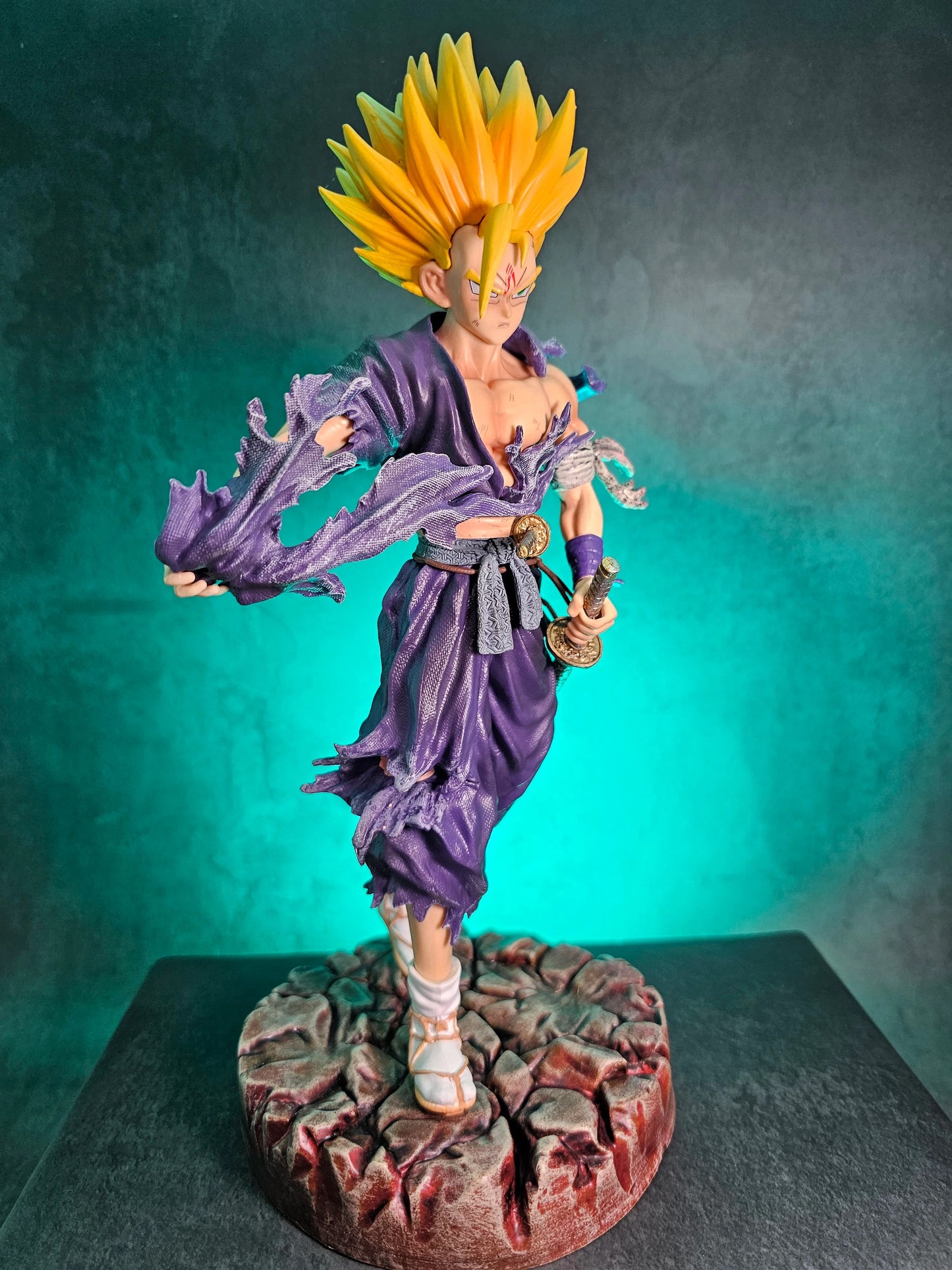 Super Saiyan 2 Gohan Figure – 28cm Dragon Ball Z Battle Damaged Collectible