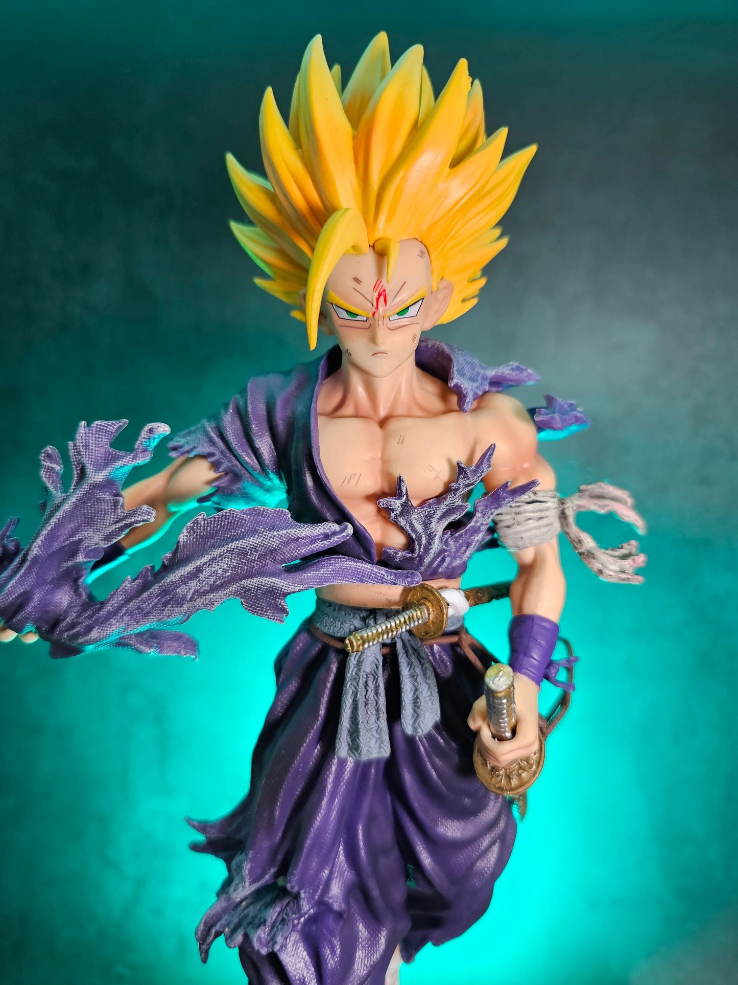 Super Saiyan 2 Gohan Figure – 28cm Dragon Ball Z Battle Damaged Collectible
